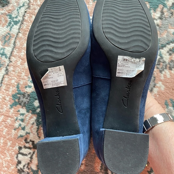 Clarks BLU Suede Artisan Pumps, 9.5 Winter Sale - Picture 7 of 10